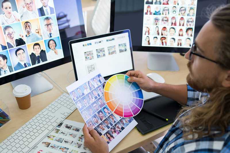 Graphic Designer doing Personal Branding