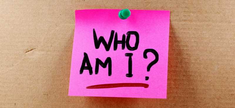 Who Am I? written on a sticky note